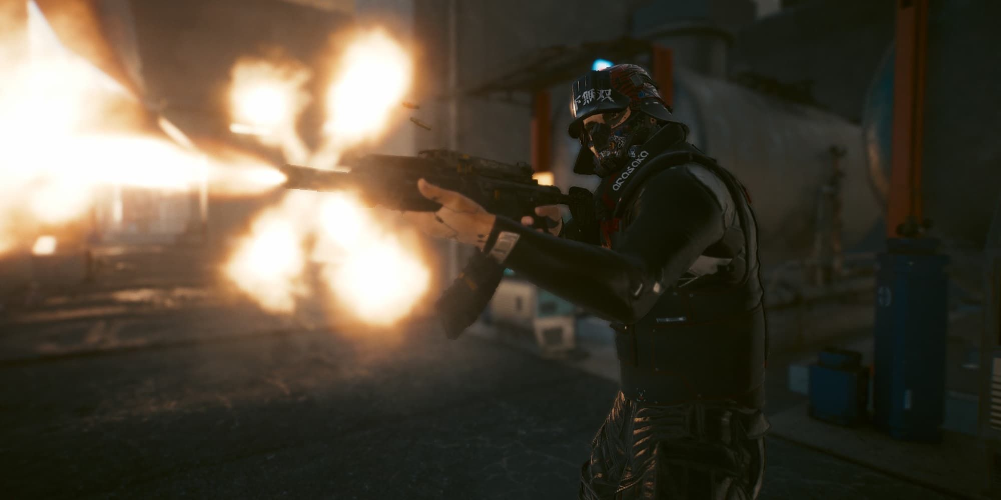 V tirant un fusil d'assaut dans Cyberpunk 2077